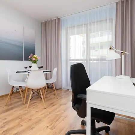Bemowo With Balcony By Renters דירה ורשה