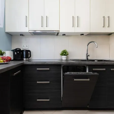 Bemowo With Balcony By Renters ורשה